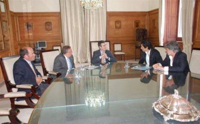 Avanzan con el proyecto para construir un centro de transferencia de pasajeros entre Del Viso y Villa Rosa