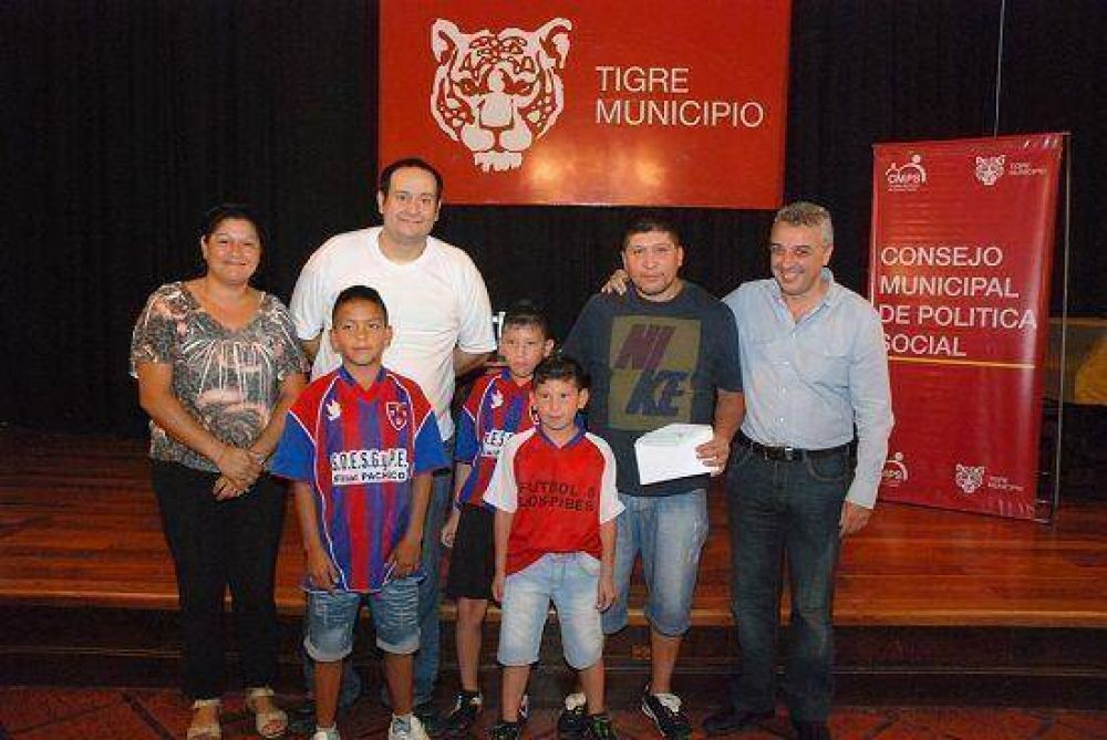 M�s clubes de barrio reciben apoyo econ�mico del Municipio de Tigre