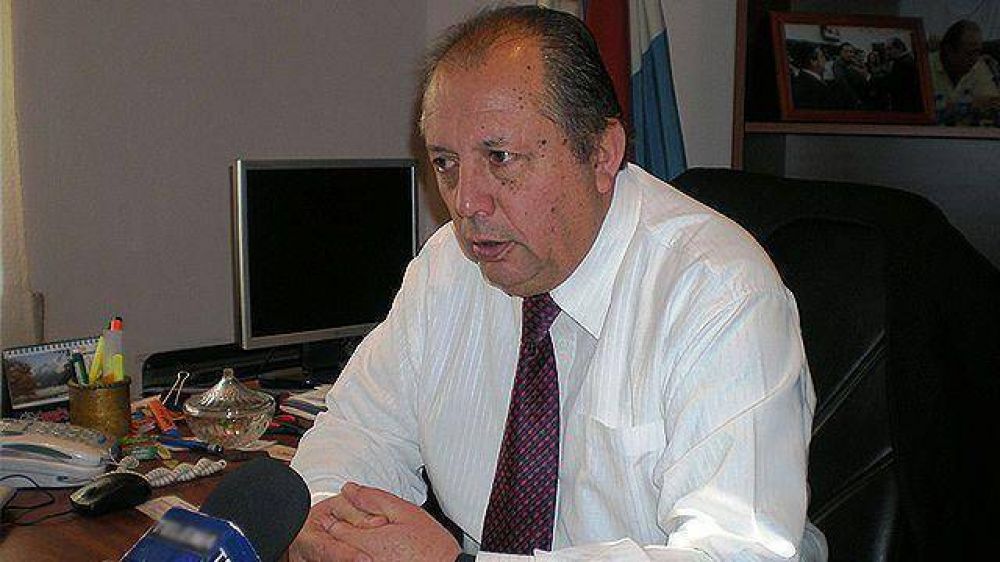Intendente radical le peg� a su partido por �abrazarse con Moyano�