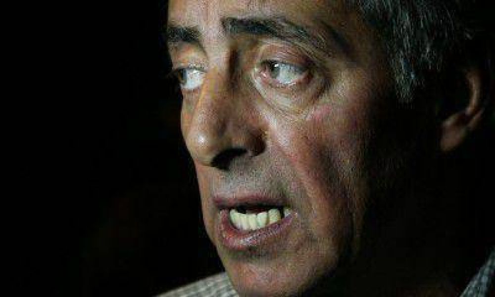 V�ctor Fayad, dur�simo: "Cornejo, hist�ricamente, ha sido un gran tramposo"