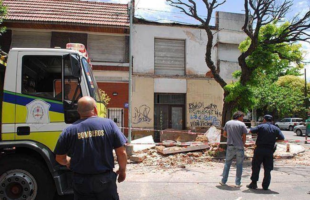 Se cay� un balc�n en Jujuy y Bol�var