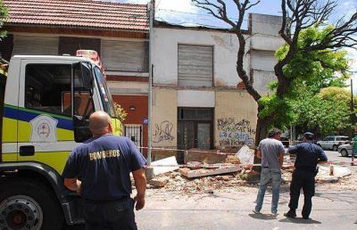 Se cay� un balc�n en Jujuy y Bol�var