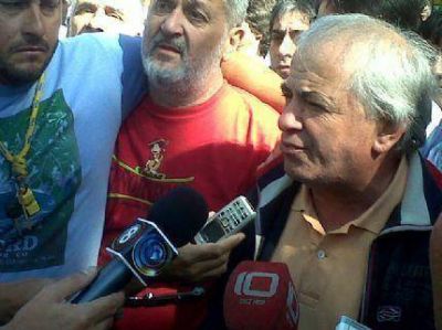 Apote�tico recibimiento a �Pepe� San Mart�n en la sede del Ministerio de Trabajo