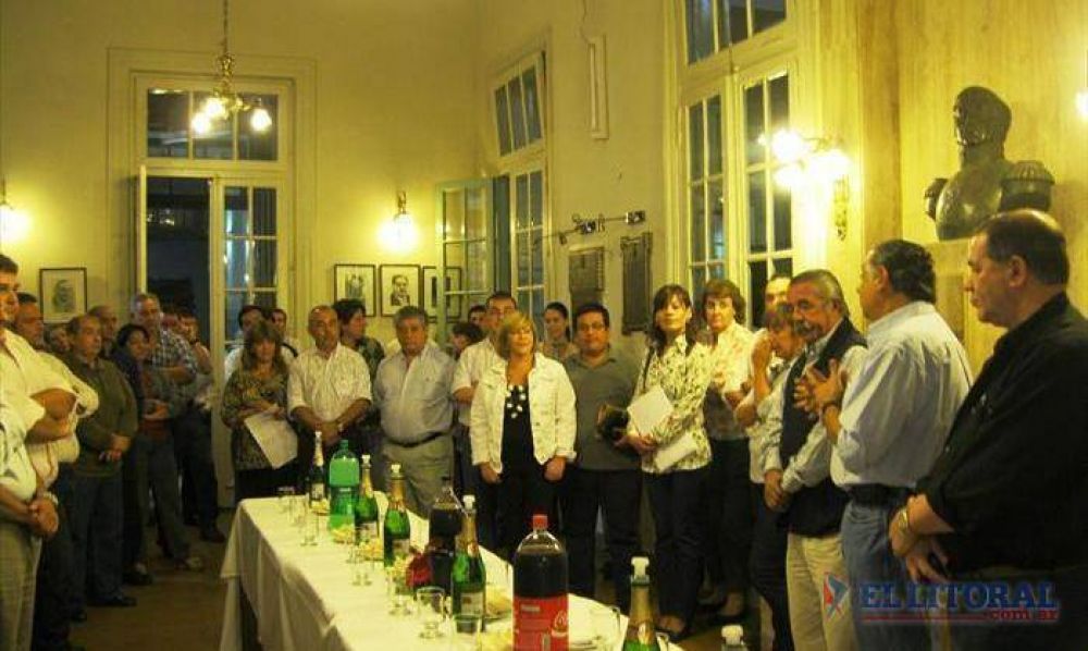 Brindis de Diputados con anuncios de modernizaci�n legislativa para 2013