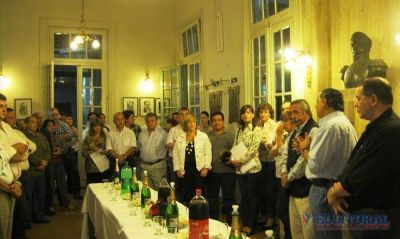 Brindis de Diputados con anuncios de modernizaci�n legislativa para 2013