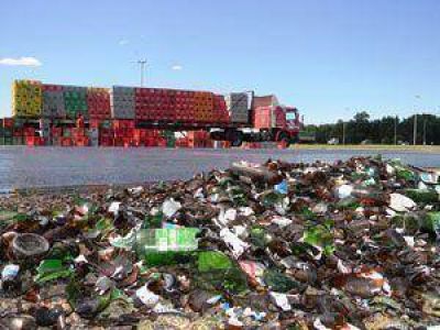 Un cami�n perdi� cajones de cerveza y se demor� el tr�nsito 