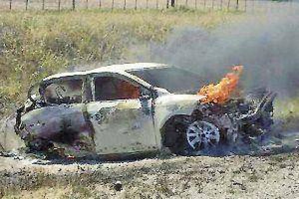 Un matrimonio falleci� al volcar e incendiarse su auto cerca de El Bobadal