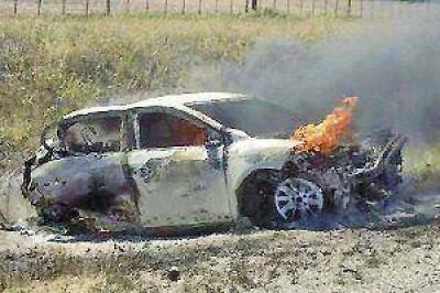Un matrimonio falleci� al volcar e incendiarse su auto cerca de El Bobadal