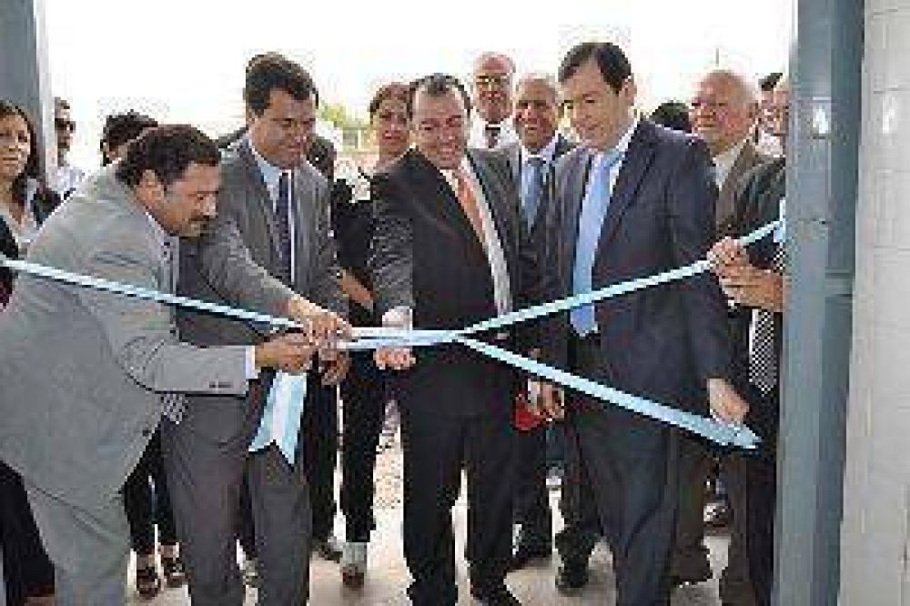 Zamora inaugur� en Pinto un matadero municipal y un puente sobre el r�o Salado