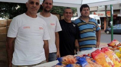 Trabajadores de la f�brica de fideos ex El R�cord promocionan sus productos