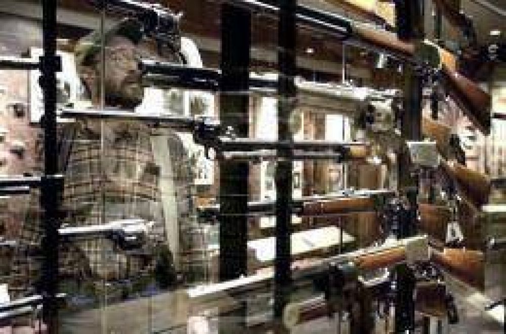 Siete de cada diez norteamericanos se oponen a restringir el acceso a las armas de fuego