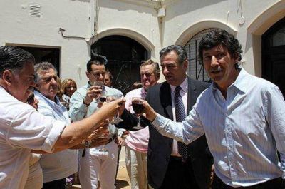Posse festej� fin de a�o junto al personal del Municipio de San Isidro