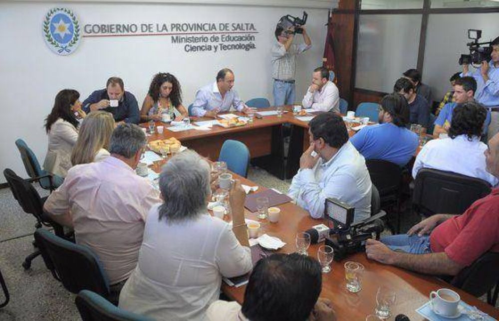 Dib Ashur anunci� nuevas propuestas educativas para 2013