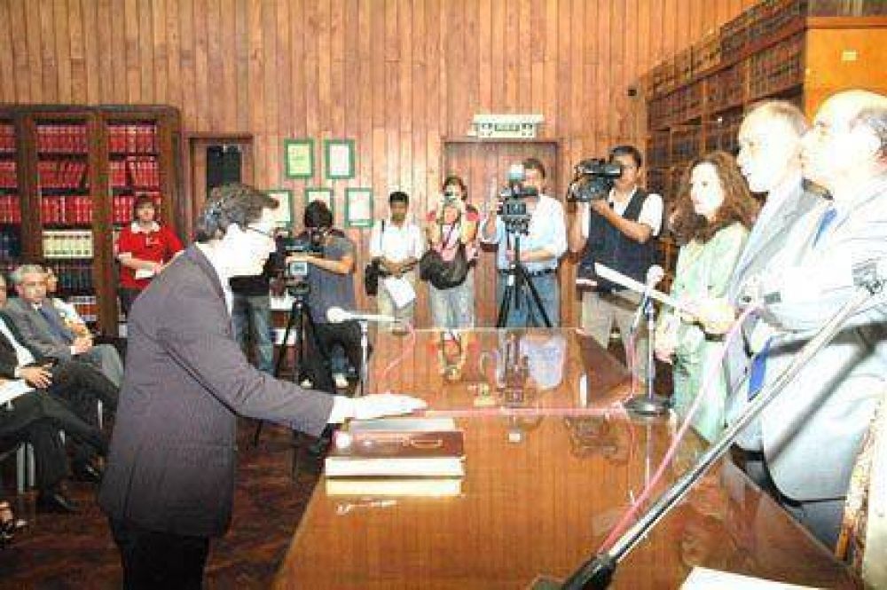 Asumieron juez de menores  Y fiscales   