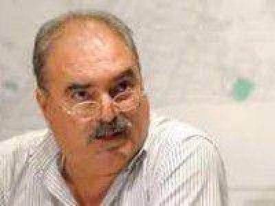 Castorina dijo que el balc�n ca�do era de un edificio de m�s de medio siglo de vida �que no ha tenido mantenimiento durante muchos a�os�