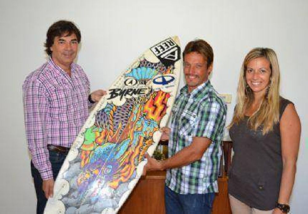 Pablo Fern�ndez recibi� al surfista Mart�n Passeri