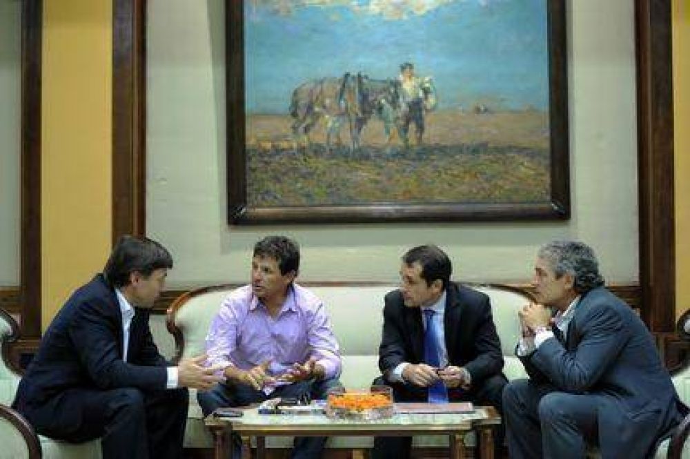 Juan Curuchet participo de mesa de trabajo junto a Bilbao, Crotto y Rodriguez