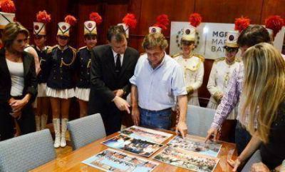 El Intendente Pulti recibi� un reconocimiento por parte de la Guardia Nacional del Mar