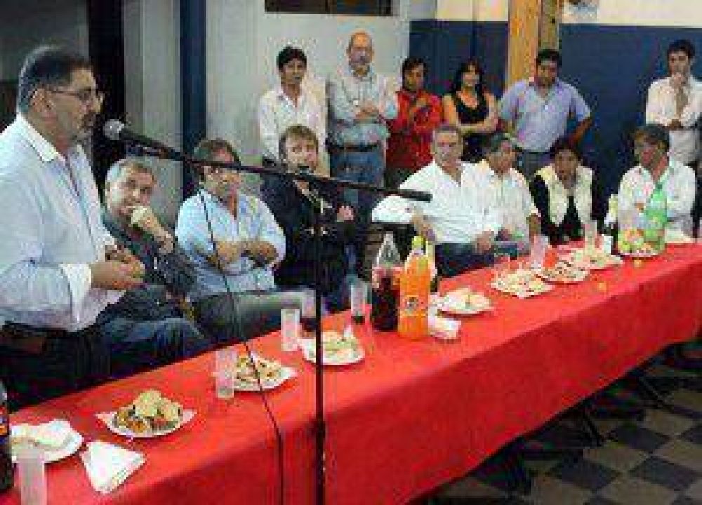 En el Club Luj�n: el Intendente �Chuli� Jorge y centros vecinales despidieron el a�o con un balance de positivo trabajo