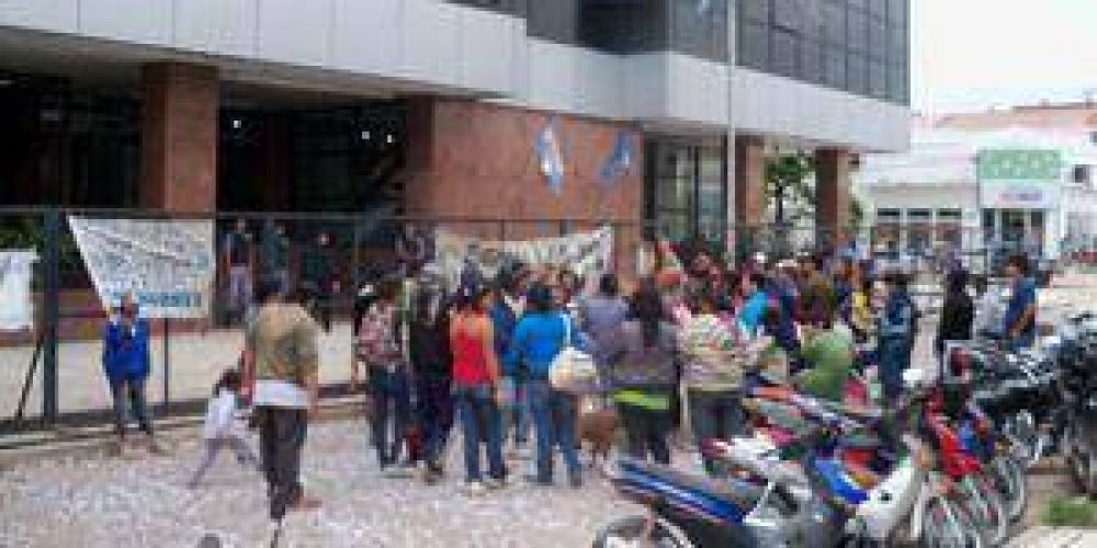 Vecinos de �El Quebranto� marcharon pidiendo viviendas