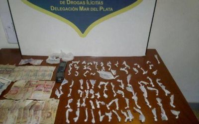 Secuestran coca�na y dinero en allanamiento en el barrio Belgrano
