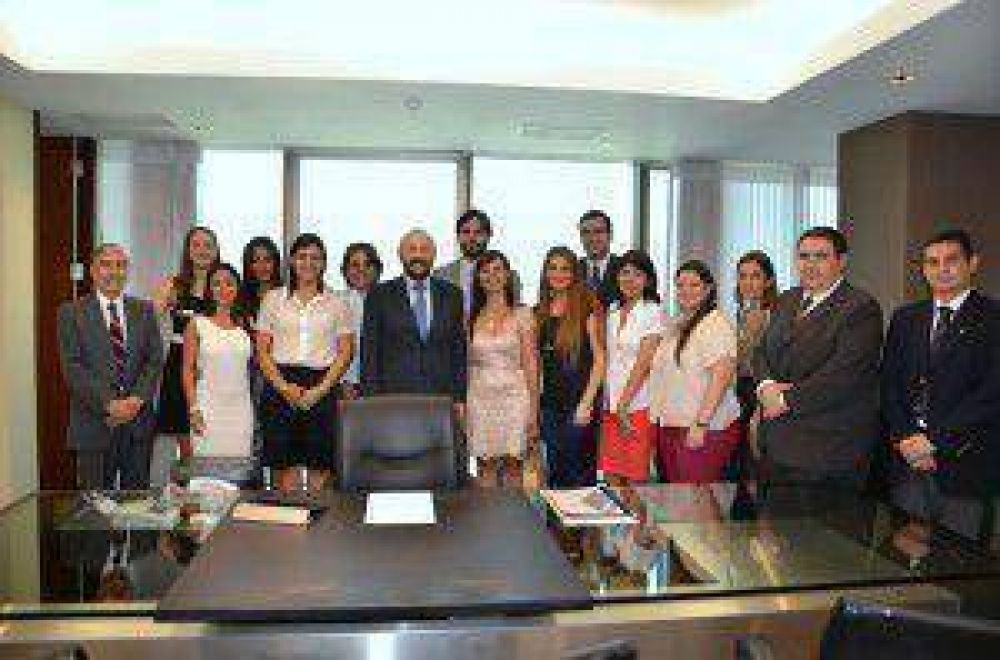 El gobernador Insfr�n recibi� a la Secretaria Legal y T�cnica y su equipo