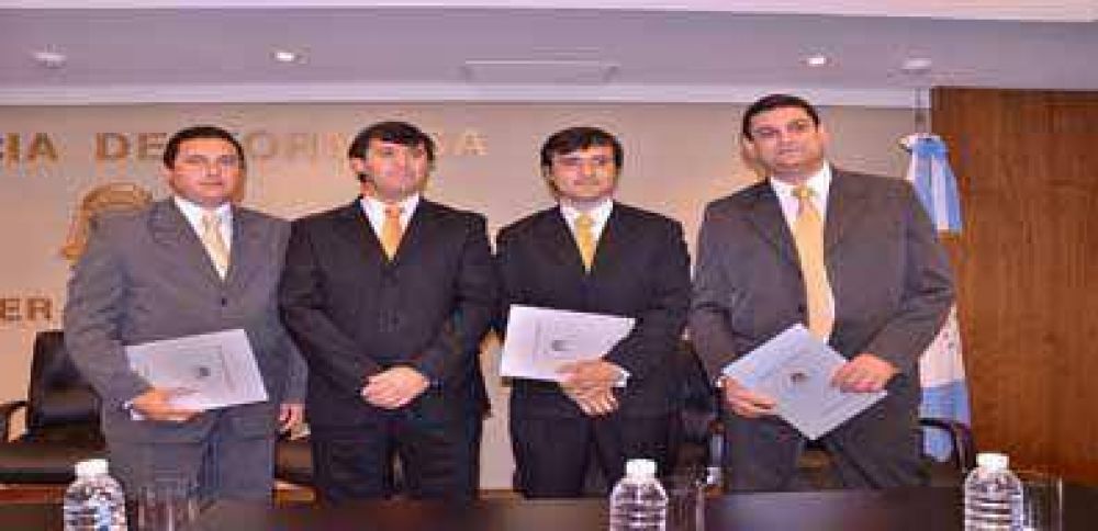 Insfr�n presidi� acto de asunci�n de tres nuevos directores en la Secretar�a Ciencia y Tecnolog�a