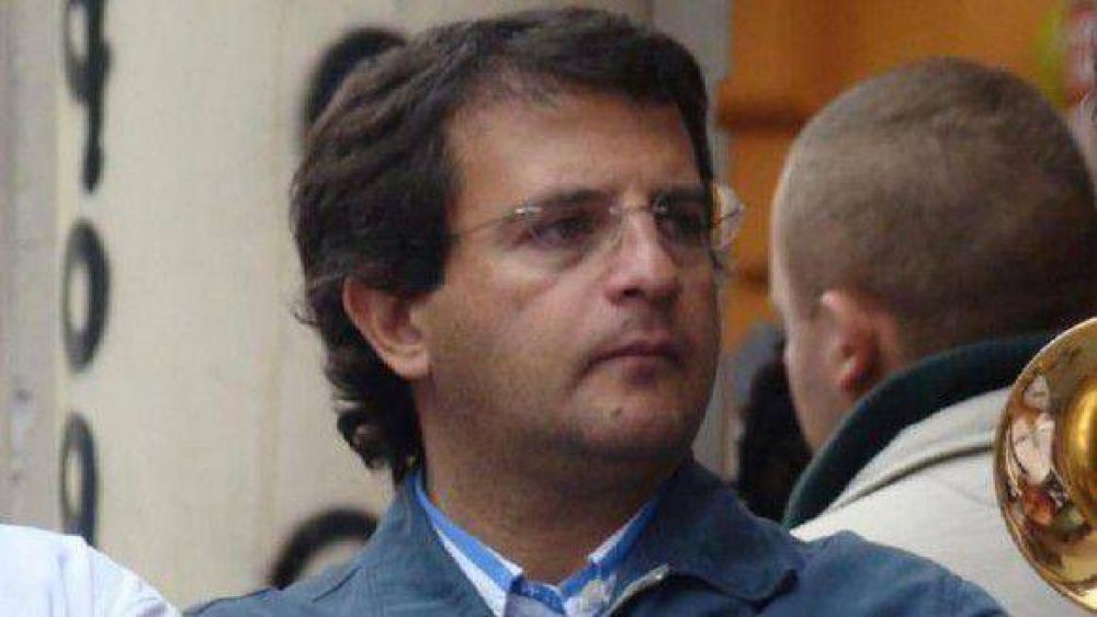 Un fallo judicial prohibi� a Carlos Cisneros acercarse a empleados de la Caja 