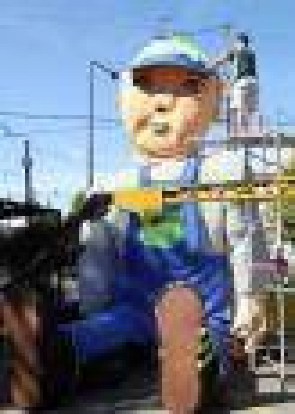 Para dar inicio a festejos de fin de a�o: Mu�eco de 9 metros de altura cruzar� la Plaza Moreno de La Plata. Ser� a las 19