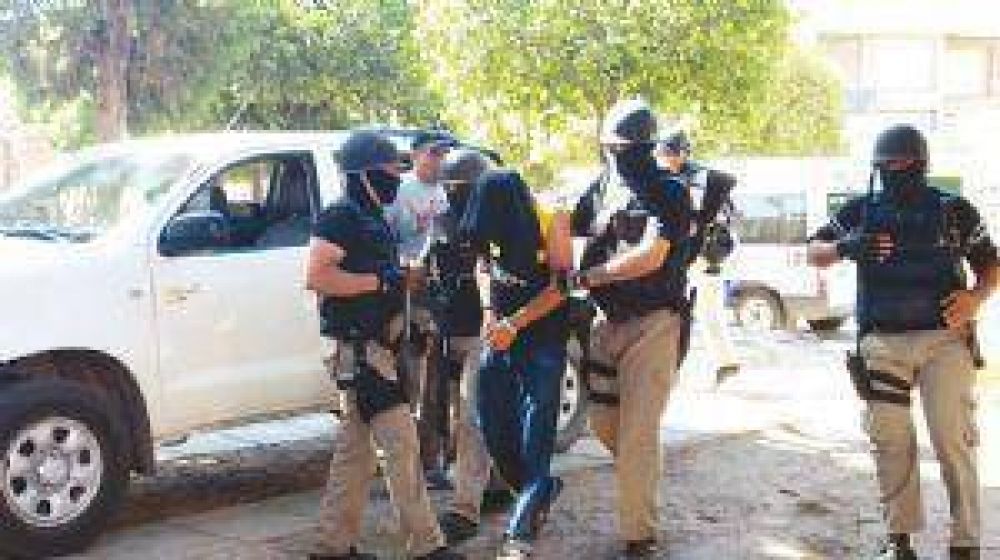 Allanan una rotiser�a y encuentran droga