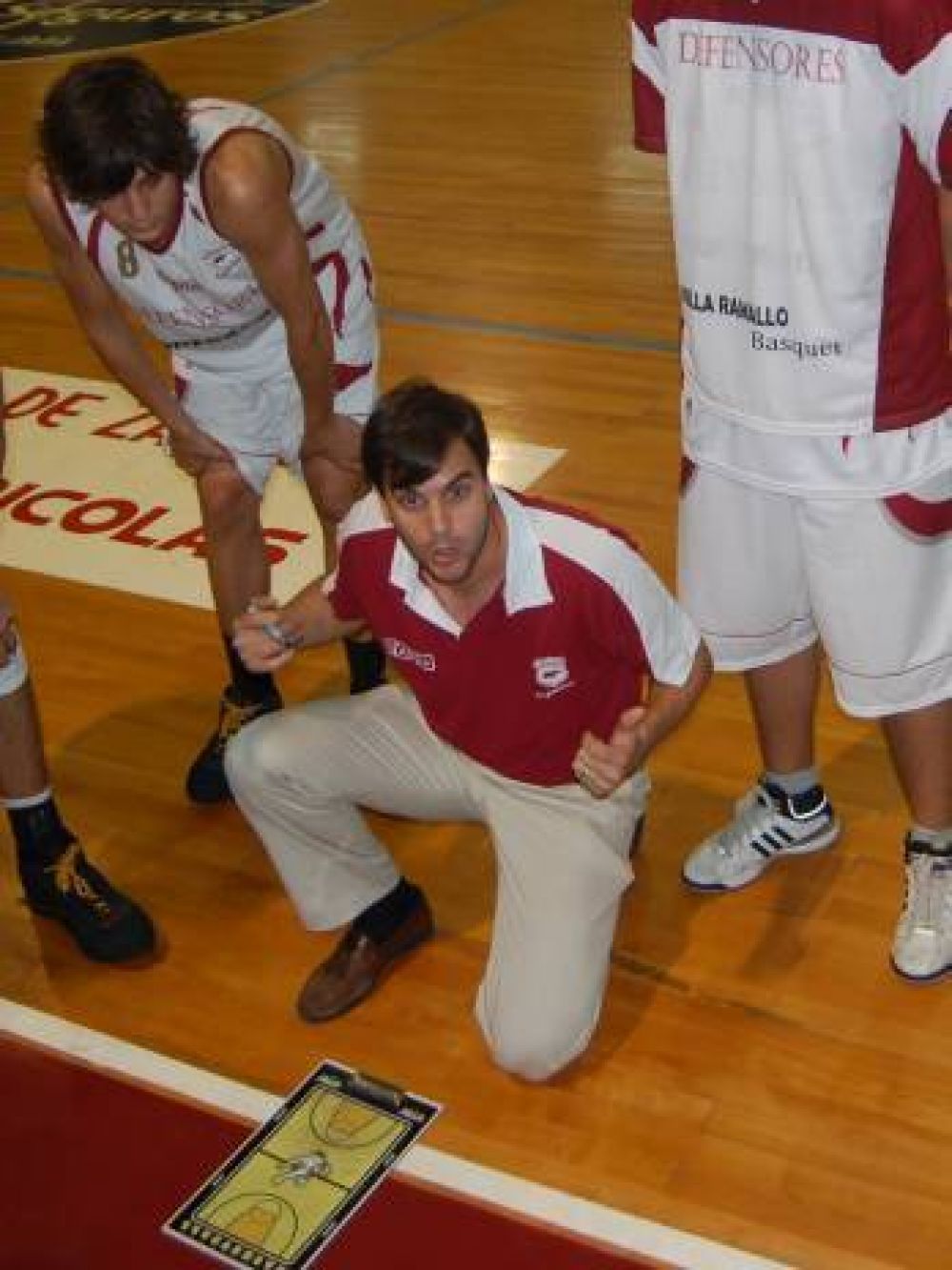 Nicol�s Ar�mburu, nuevo DT de Del Acuerdo