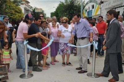Inauguraron cinco cuadras de repavimentaci�n en calle Matheu