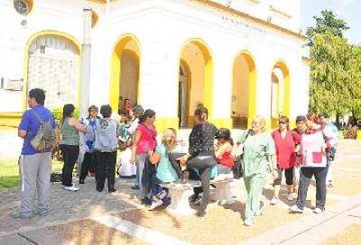 Monotributistas se manifestaron frente al Palacio Municipal y se reunieron con el secretario de Gobierno
