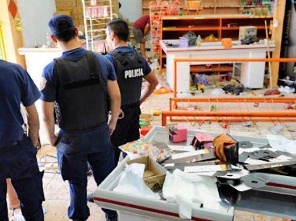 Investigan si hubo extorsi�n policial en robos a supermercados