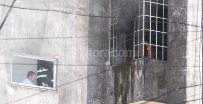 Sofocaron un incendio en un departamento a la vuelta del cuartel de Bomberos