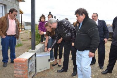Inauguran 8 kil�metros de red de gas en beneficio de m�s de 200 familias