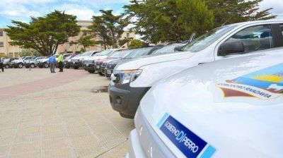 Entregaron 17 veh�culos nuevos a distintas secretar�as municipales