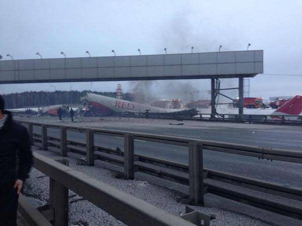 Mosc�: 4 muertos al estrellarse un avi�n