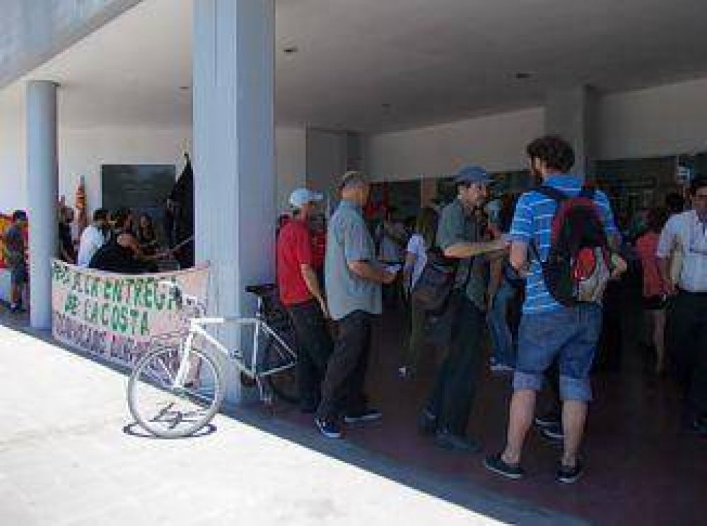 Militantes contra el proyecto Techint manifestaron en la Comuna