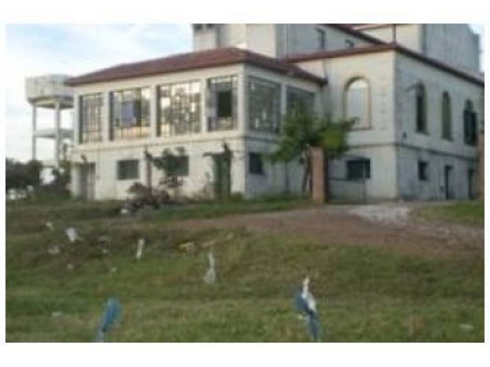 En el Hogar de Ancianos Concordia, los residentes est�n acorralados por las piedras 