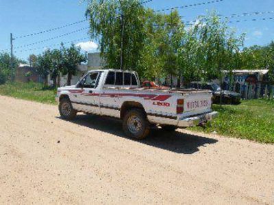Una moto choc� con una camioneta que se dio a la fuga: una mujer result� herida