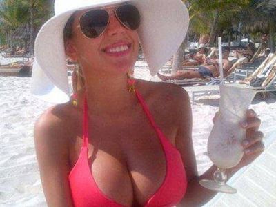 Las fotos sexys de Virginia Gallardo en la playa
