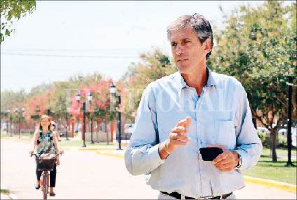 "La meta es que en 2015 todo el distrito tenga agua y cloacas"