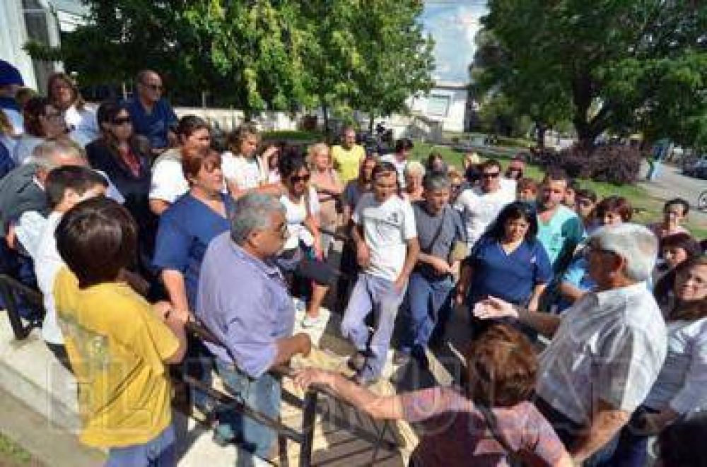 Azul: los trabajadores del Hospital luchan por un aumento salarial