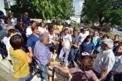 Azul: los trabajadores del Hospital luchan por un aumento salarial