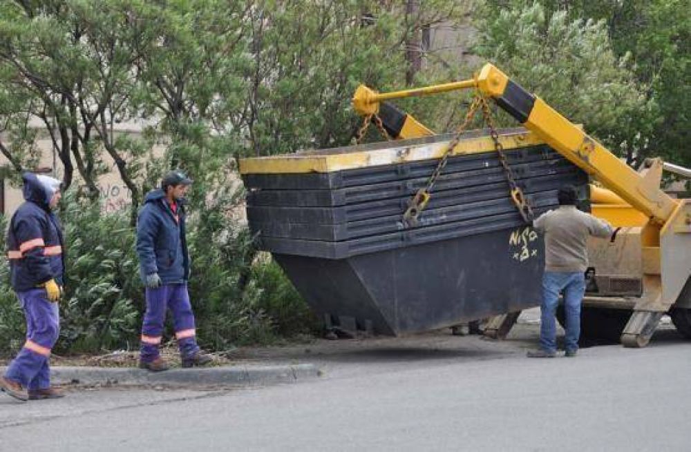 Refuerzan servicio de contenedores en barrios de la ciudad