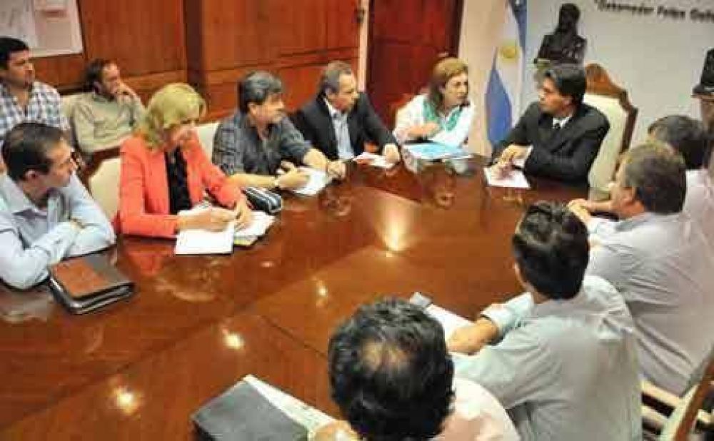 Capitanich recibi� a Nievas para analizar la situaci�n del agua potable en Castelli