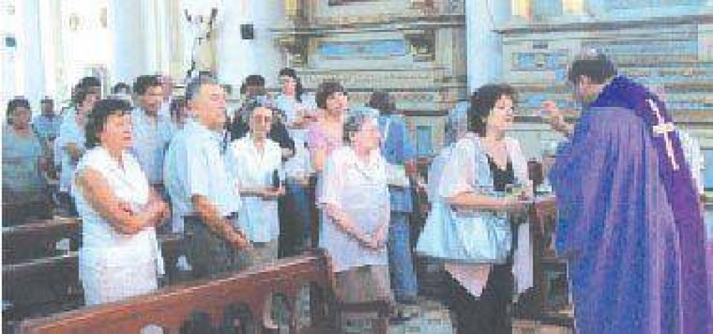 Dirigentes radicales hicieron una misa por Ra�l Alfons�n.