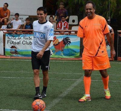 Scioli jug� al f�tbol con Saviola
