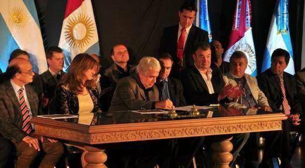 De la Sota no cumpli� 50% de lo prometido en el Pacto suscripto con los intendentes 